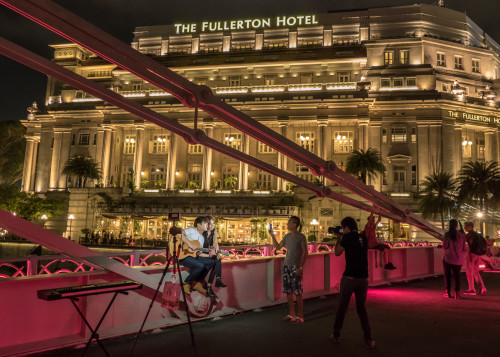 Fullerton Hotel with some photoshoot going on Cavengh Bridge