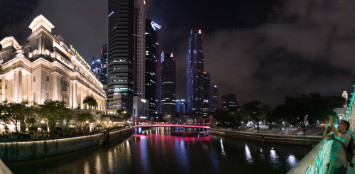 Panorama of Fullerton Hotel and Cavenagh Bridge from Anderson Bridge