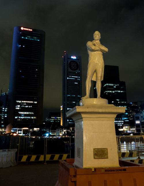 Statue of Singapore founder Stamford Raffles