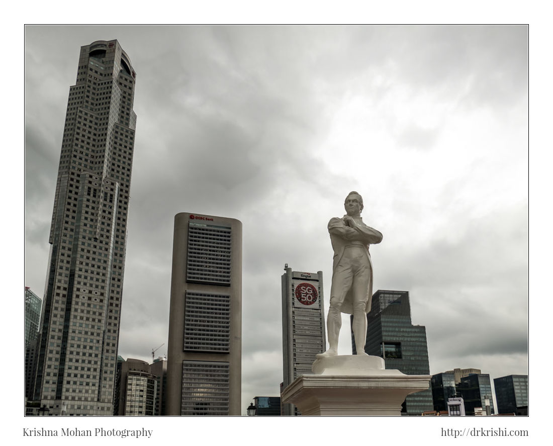 Statue of Singapore founder Stamford Raffles