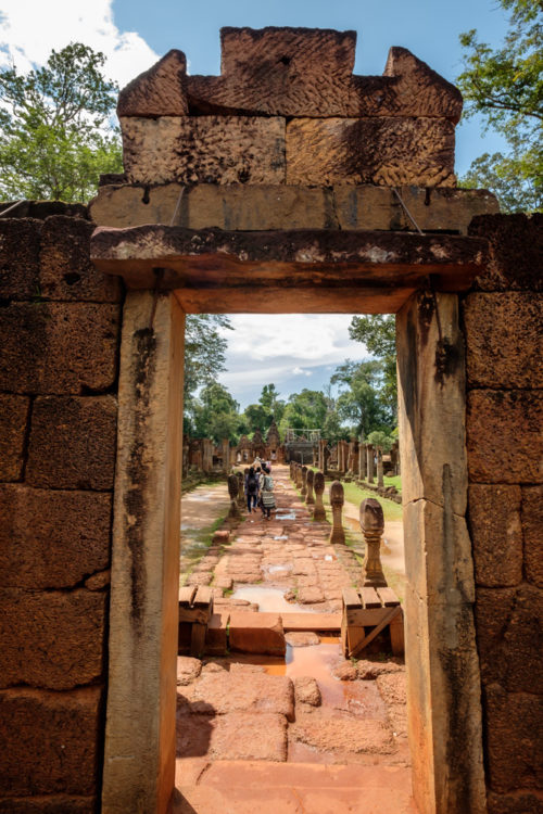 Path leading to the main Banteay Srei temple